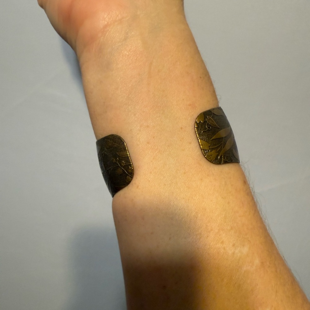 Wild Flower cuff bracelet - Picture 5 of 8